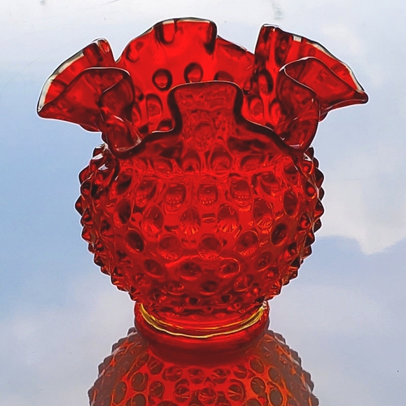 Fenton Amberina 4 1/4" Double Crimp Vase - Picture 3 of 8